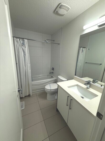 More Photos Of 613 3rd Ave NE, Calgary Apartments For Sale