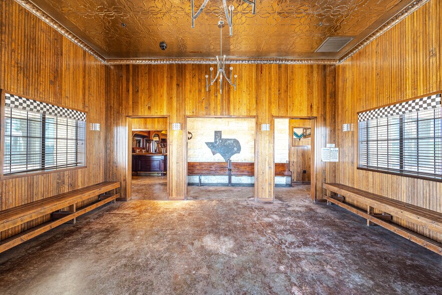 More Photos Of 5200 Interstate 30 E, Greenville Restaurant For Lease