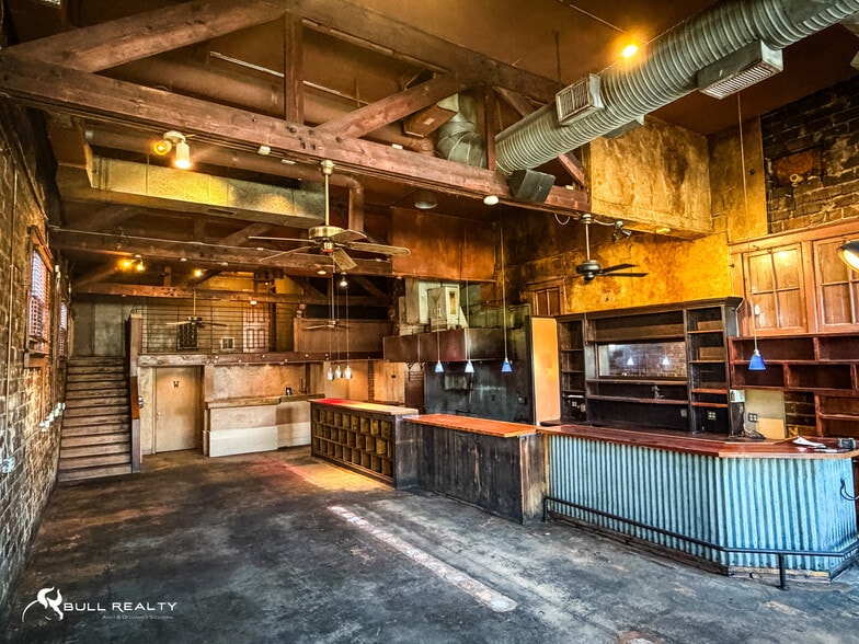More Photos Of 242 SE Boulevard, Atlanta Restaurant For Sale