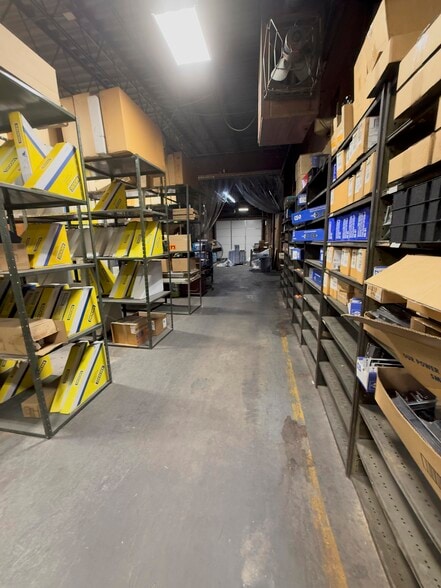 More Photos Of 75 Research Dr, Stamford Manufacturing For Lease