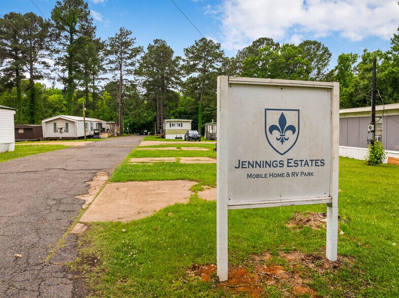 Primary Photo Of 211 Courtney Ln, Pineville Apartments For Sale