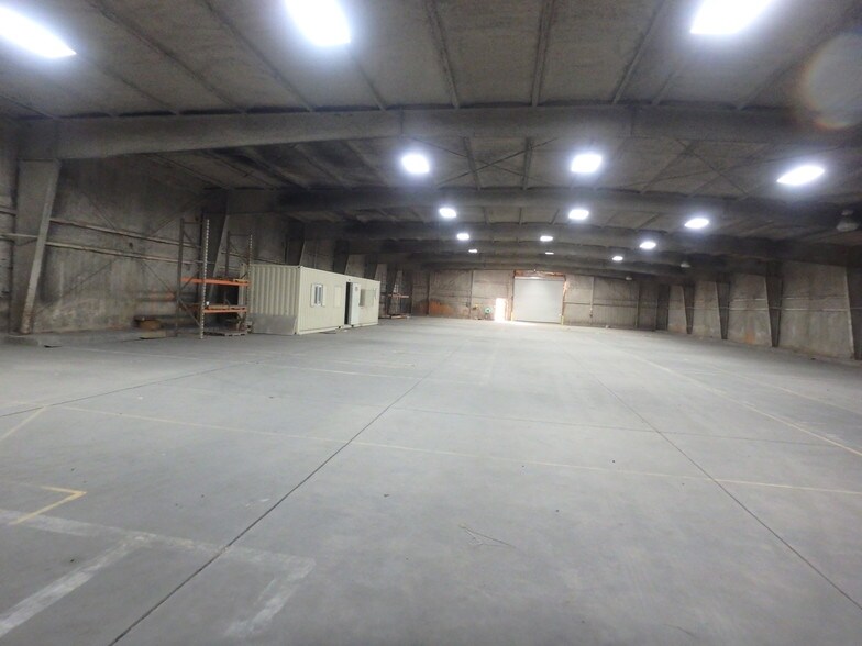 More Photos Of 170 W Commercial Ave, El Centro Warehouse For Lease