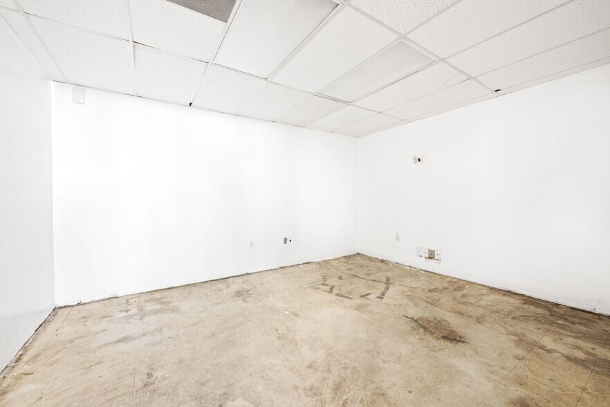 More Photos Of 1401 S State Road 7, North Lauderdale Unknown For Lease