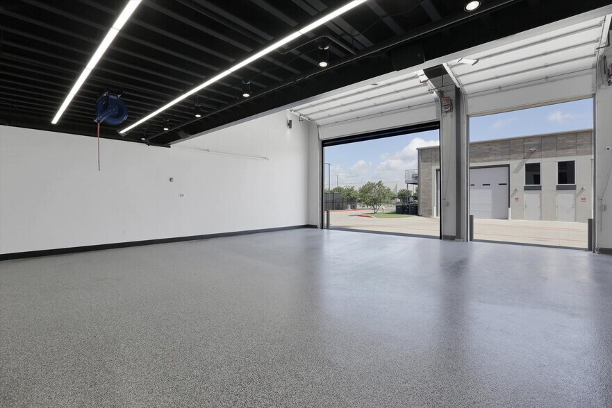 More Photos Of 6767 All Stars Ave, Frisco Showroom For Sale