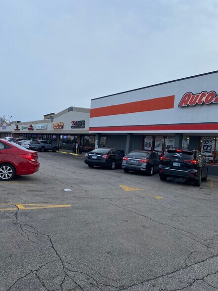 More Photos Of 8351-8375 W Golf Rd, Niles General Retail For Lease