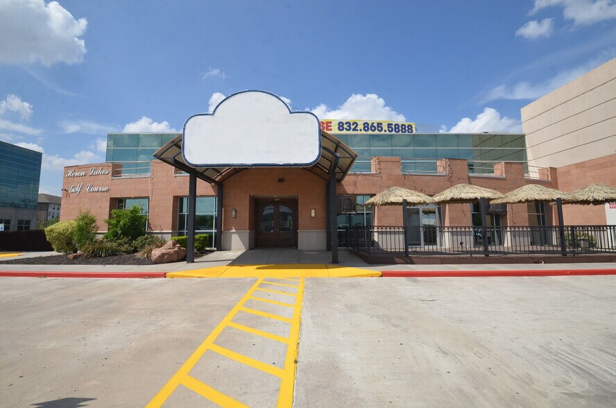 More Photos Of 7900 N Sam Houston Pky W, Houston Office For Lease