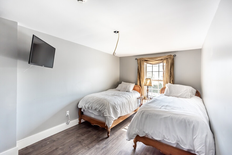 More Photos Of 121 S Main St, Waynesville Hospitality For Sale