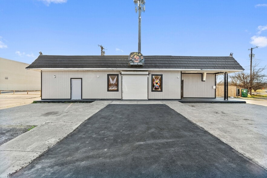 More Photos Of 5215 Singing Hills Dr, Dallas Restaurant For Sale