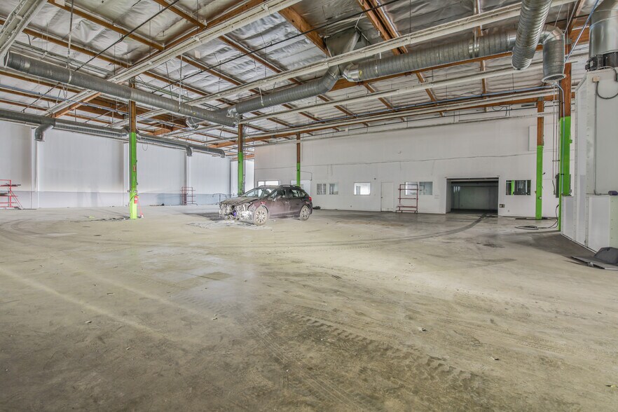 More Photos Of 9130 Glenoaks Blvd, Sun Valley Manufacturing For Lease