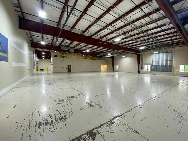 More Photos Of 3170 Yeager Dr, Green Bay Warehouse For Lease