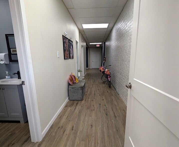 More Photos Of 400 W Methvin St, Longview Office For Sale