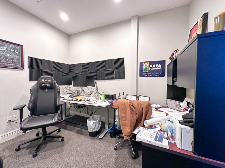 More Photos Of 180 Fitzgerald Rd, Lakeland Office For Sale