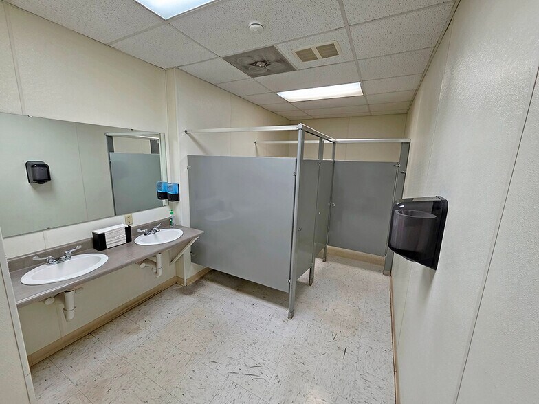More Photos Of 100 Prushnok Dr, Punxsutawney Office For Sale