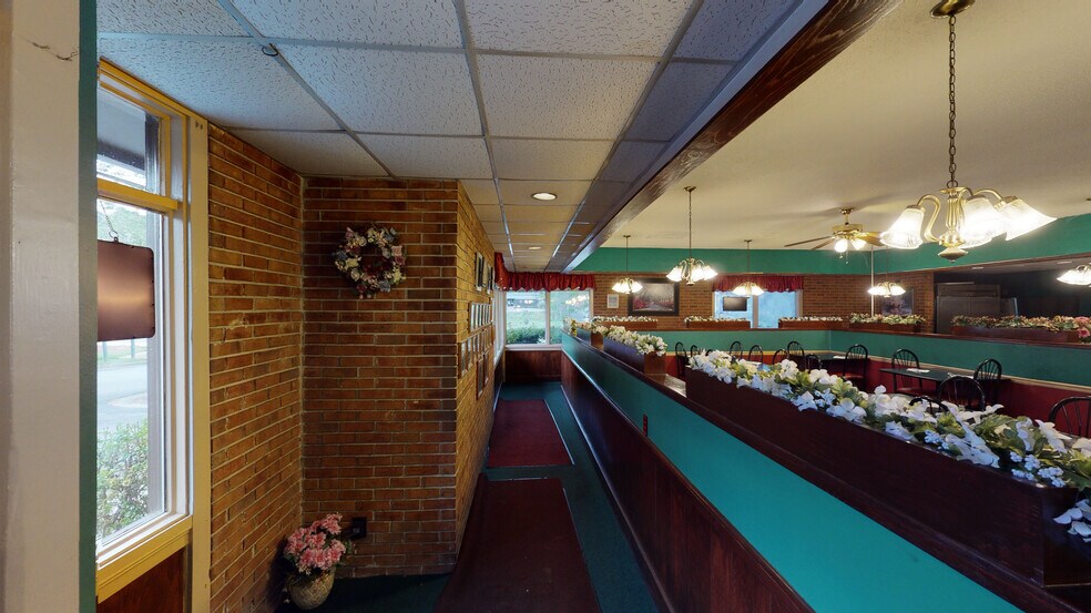 More Photos Of 1102 W Spring St, Monroe Restaurant For Sale