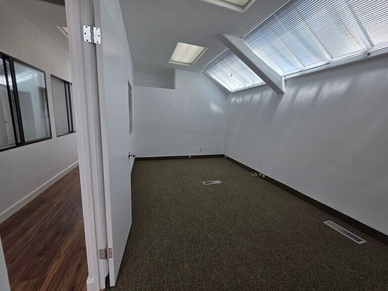 More Photos Of 431 S C St, Oxnard Medical For Sale