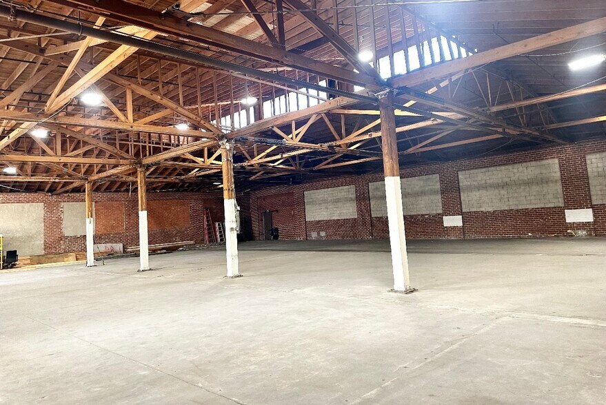 More Photos Of 2823 E 11th St, Los Angeles Manufacturing For Lease