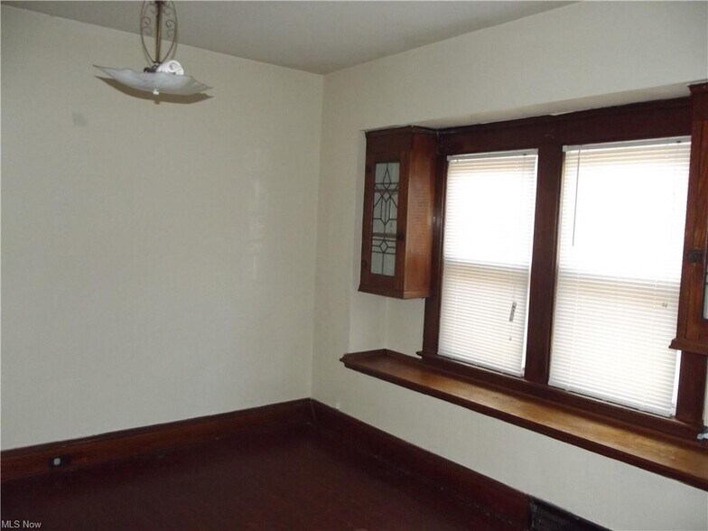 More Photos Of 17051 Libby Rd, Maple Heights Storefront Retail Residential For Lease