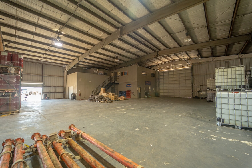 More Photos Of 808 Bob White Rd, Victoria Warehouse For Sale