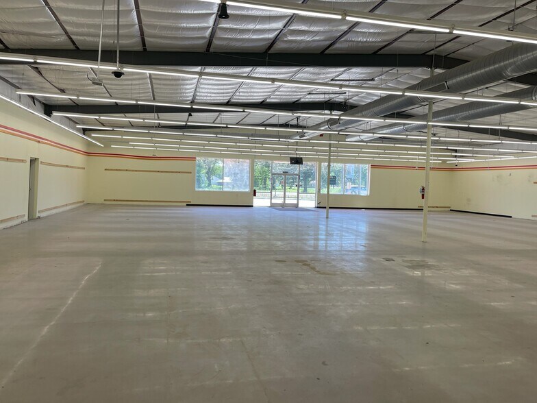 More Photos Of 44034 Highway 429, Saint Amant Freestanding For Lease