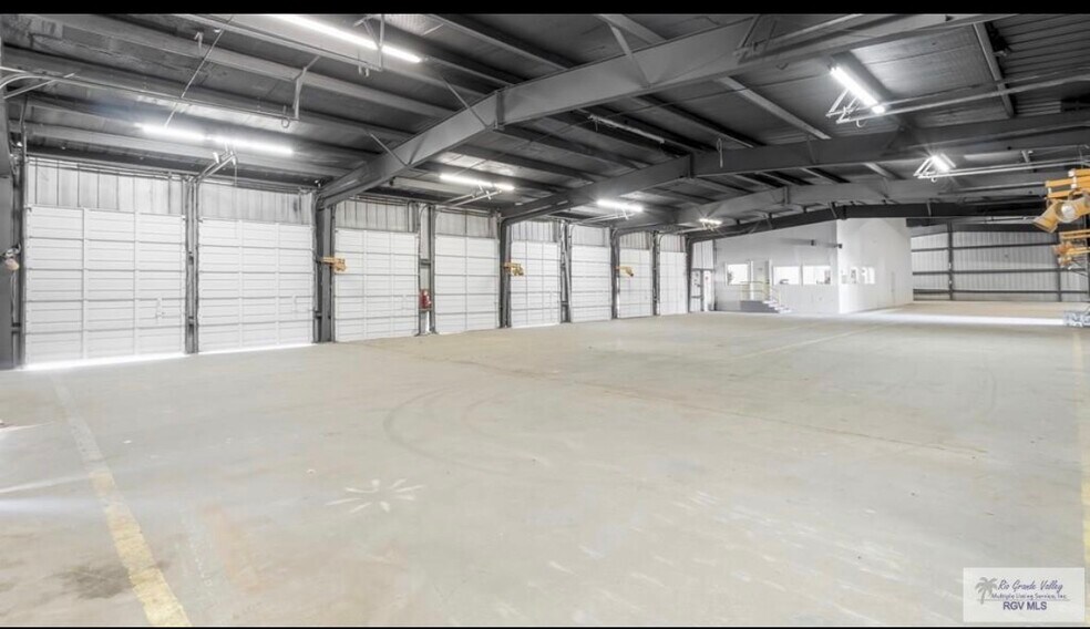 More Photos Of 1605 Military Rd, Brownsville Distribution For Lease