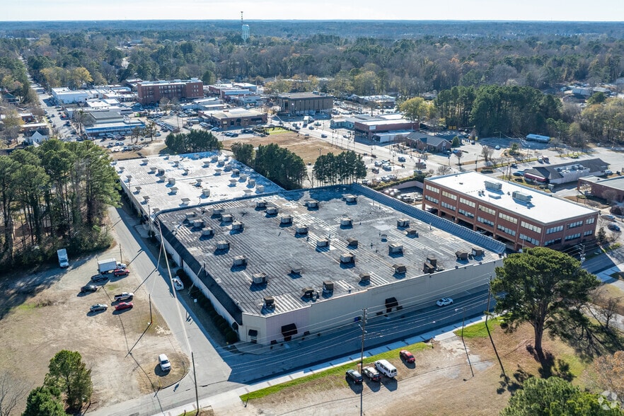 More Photos Of 112-118 Jones St, Fuquay Varina Warehouse For Lease