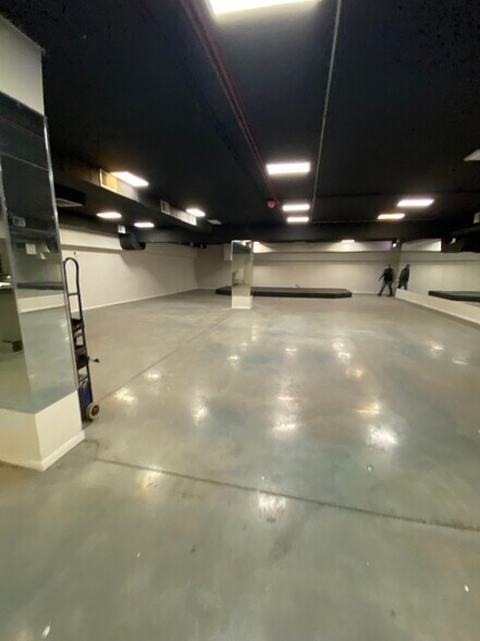 More Photos Of 6415 N Rockwell St, Chicago Flex For Lease