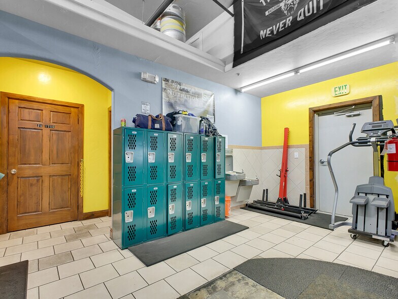 More Photos Of 991 Platte River Blvd, Brighton Storefront For Lease