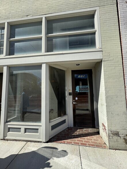 More Photos Of 117-121 N State St, Jackson Loft Creative Space For Lease