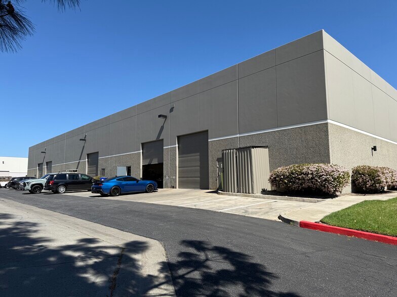 More Photos Of 24927 Avenue Tibbitts, Valencia Unknown For Lease