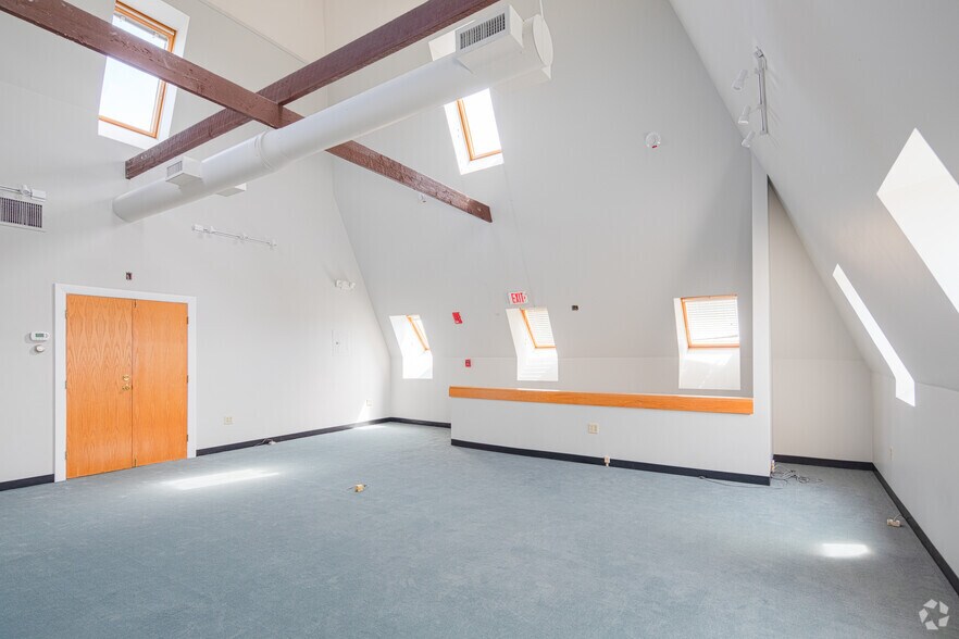 More Photos Of 10 Langley Rd, Newton Office For Sale