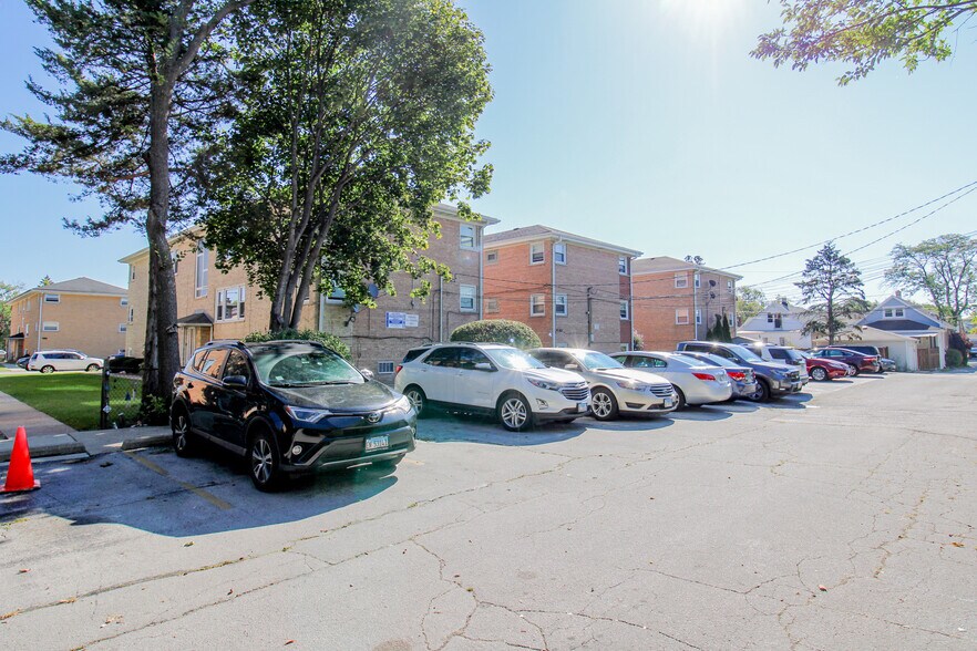 More Photos Of 6920 N Rosemary Ln, Niles Apartments For Sale