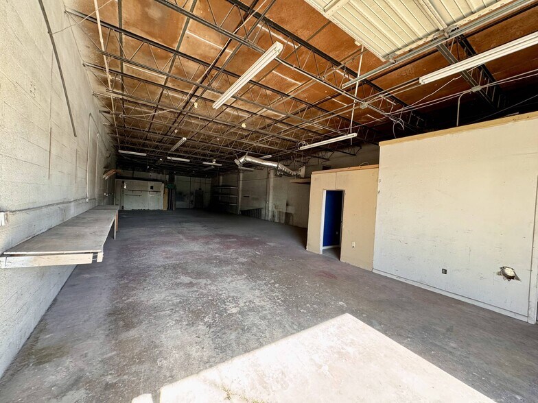 More Photos Of 4055-4059 7th Ter, Saint Petersburg Warehouse For Lease