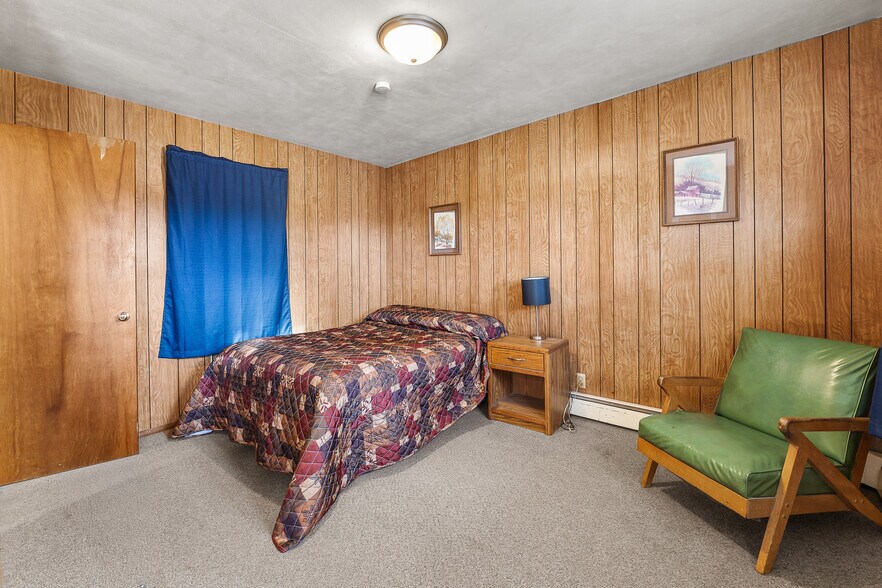 More Photos Of 4991 Arthur Rd, Slinger Hotel For Sale