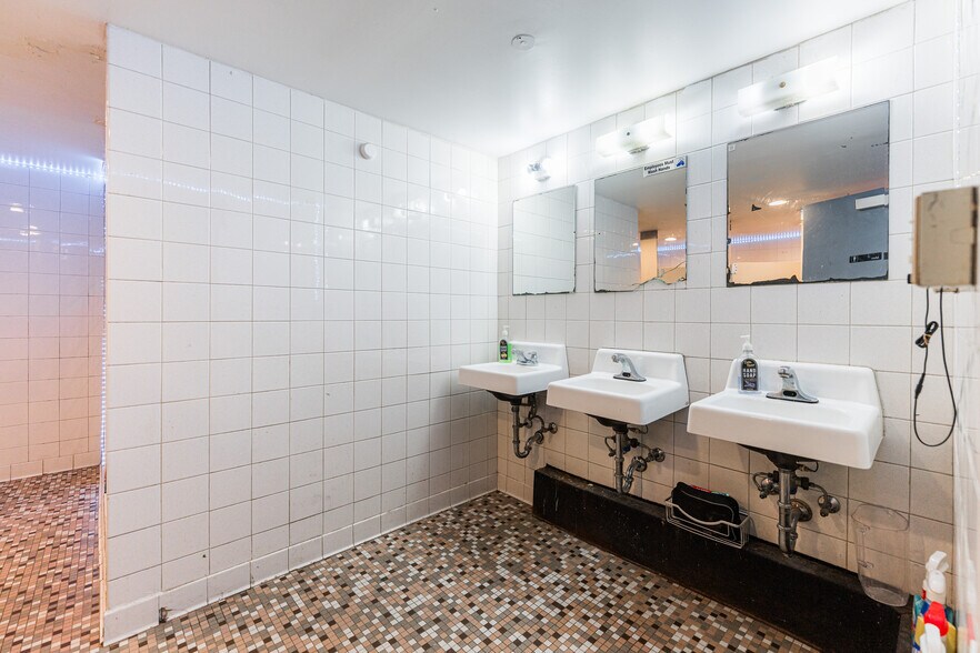 More Photos Of 919 Greenbrier Rd, Dekalb Apartments For Sale