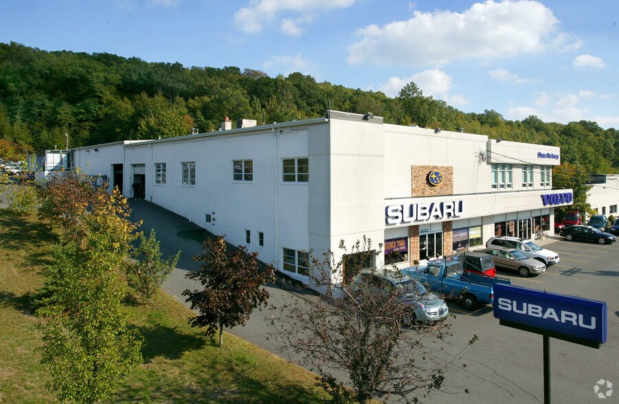 Primary Photo Of 795 Straits Tpke, Watertown Auto Dealership For Lease