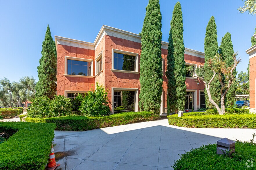 More Photos Of 5938 Priestly Dr, Carlsbad Loft Creative Space For Lease