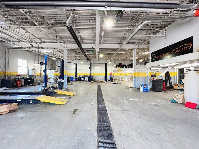 More Photos Of 11262 Yonge St, Richmond Hill Auto Dealership For Sale