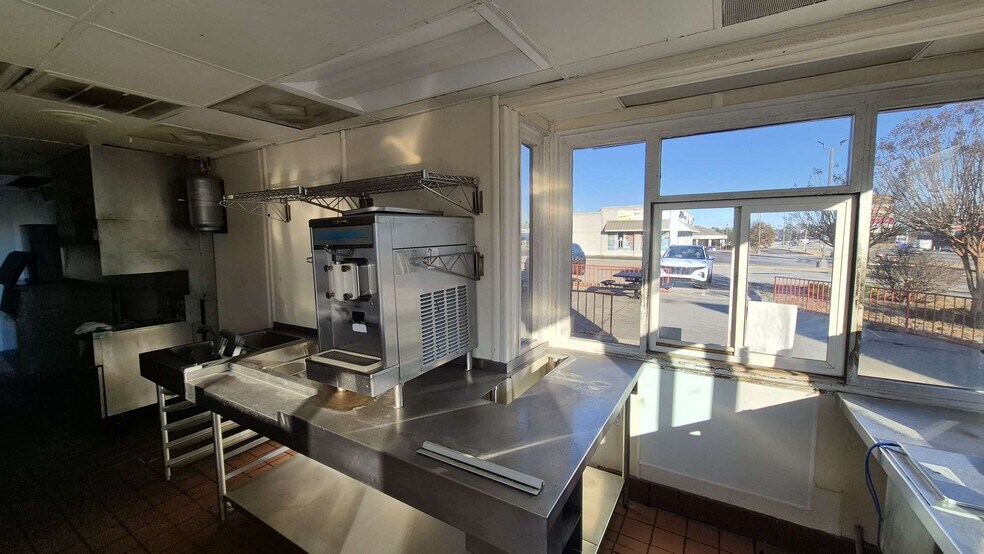 More Photos Of 1105 N Bragg Blvd, Spring Lake Fast Food For Sale