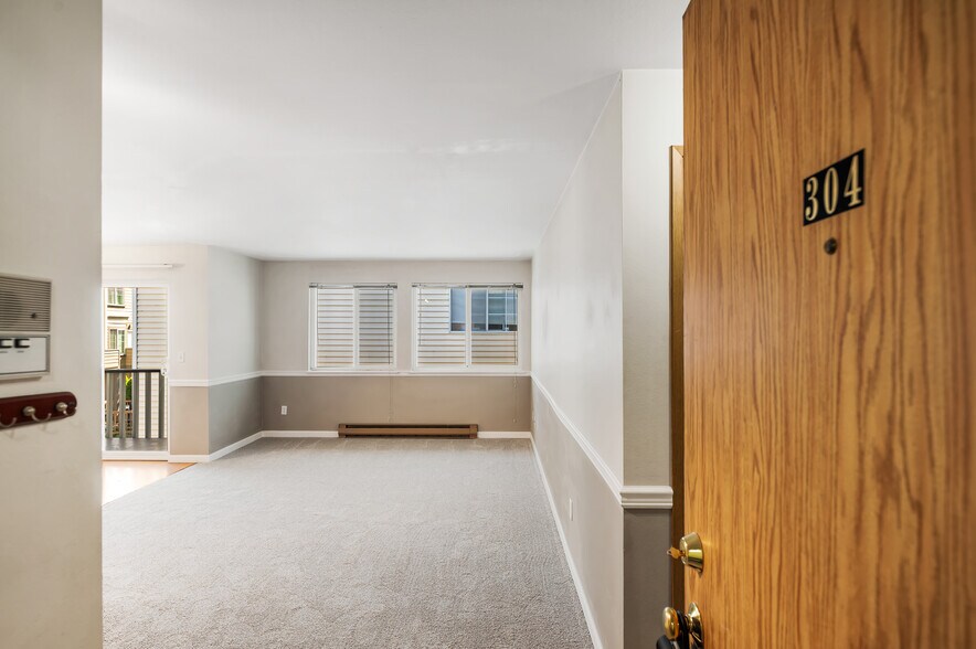 More Photos Of 1146 N 91st St, Seattle Apartments For Sale