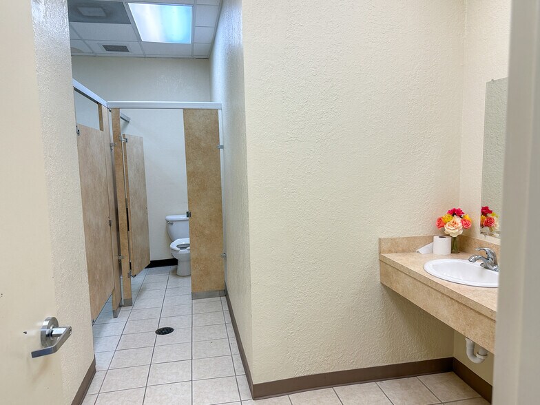 More Photos Of 104 W Reynolds St, Plant City Storefront Retail Office For Sale