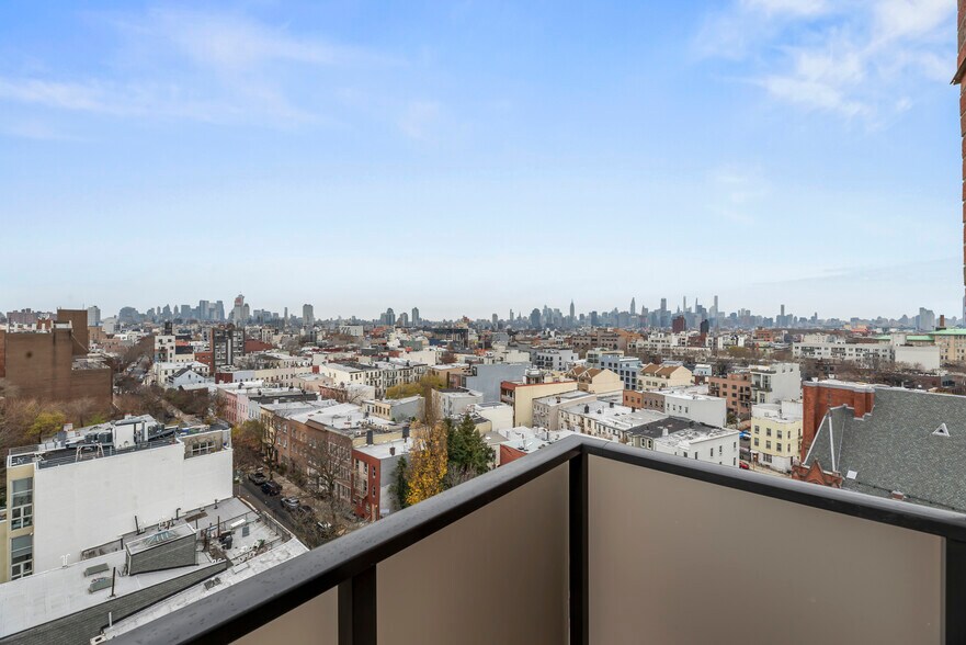 More Photos Of 14 Olive St, Brooklyn Hotel For Lease