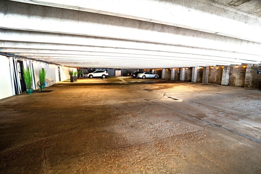 More Photos Of 4000-4016 Shoreline Dr, Spring Park, Spring Park Storefront Retail Residential For Lease