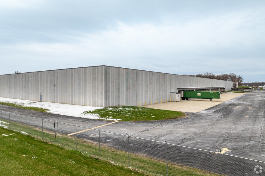 More Photos Of 200 Arrowhead Blvd, Hebron Warehouse For Lease