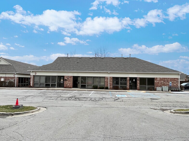 More Photos Of 301 E Carmel Dr, Carmel Unknown For Lease