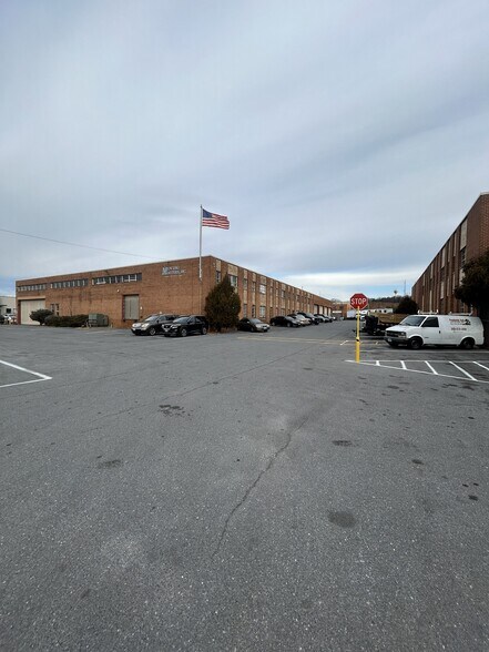 More Photos Of 4900 Frolich Ln, Hyattsville Warehouse For Lease