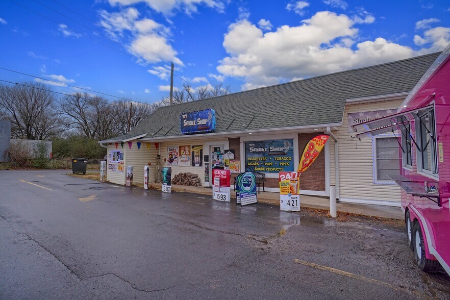 More Photos Of 10 Camp St, Dover Storefront For Sale