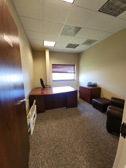 More Photos Of 8141 Mainline, Fort Myers Warehouse For Lease