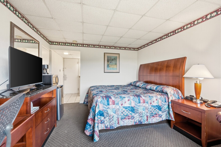 More Photos Of 6920 Motor Inn Dr, Huntingdon Hotel For Sale