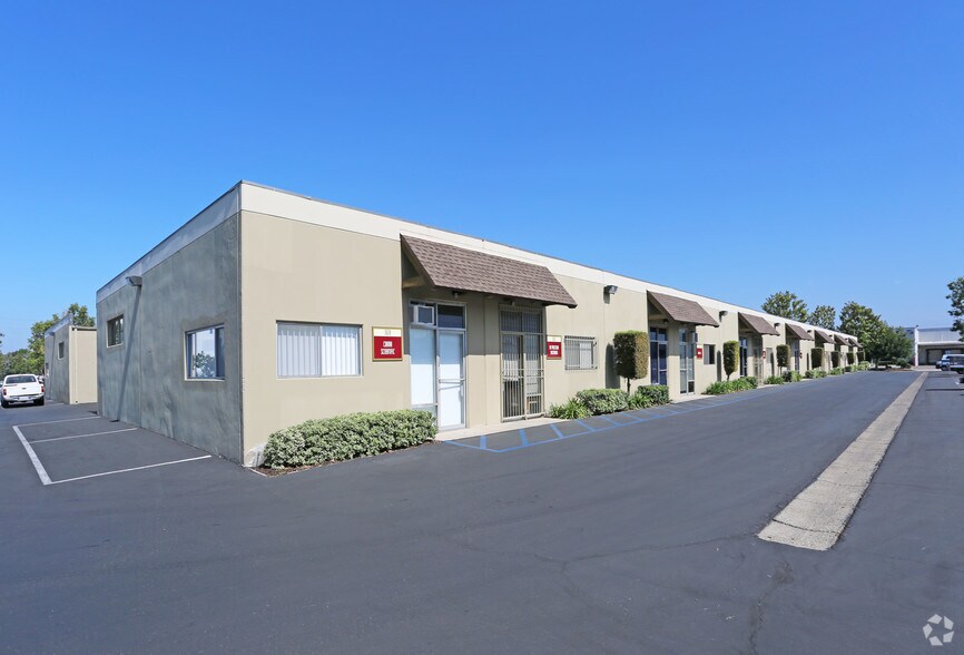 More Photos Of 3602-3628 W Pendleton Ave, Santa Ana Manufacturing For Lease