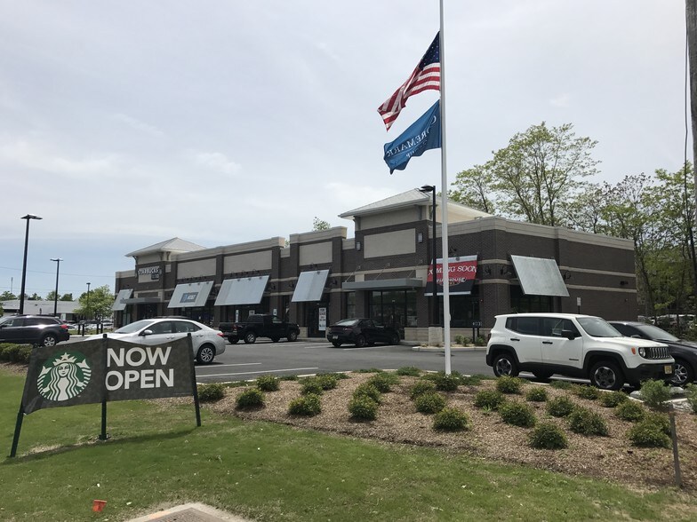 More Photos Of 380 State Rt 17, Mahwah Freestanding For Lease